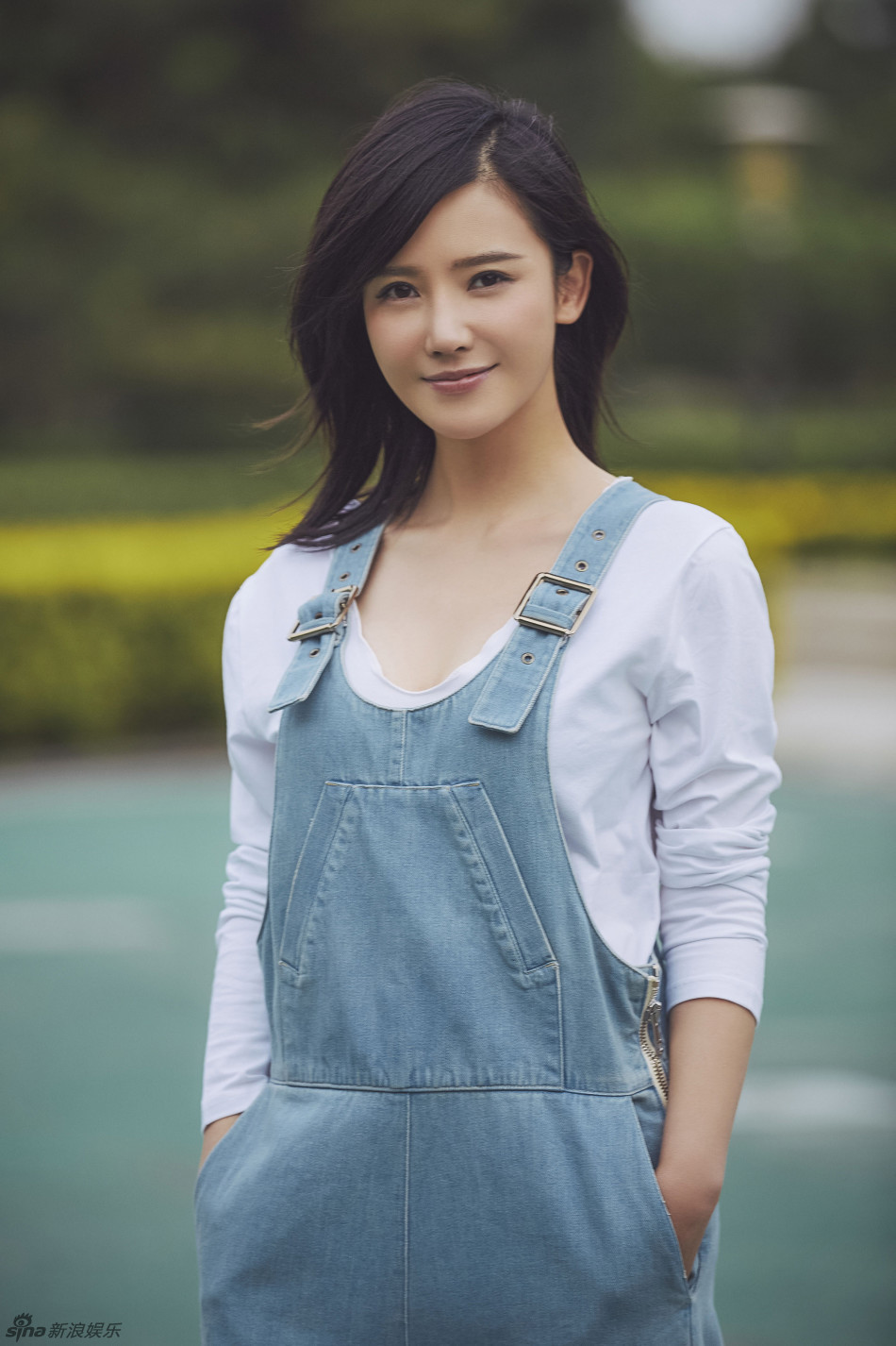 杨子姗示范夏日阔腿背带裤清凉又时髦5p