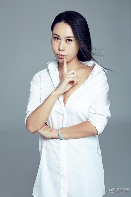 王彦华曝性感写真大秀事业线与白皙玉腿7p