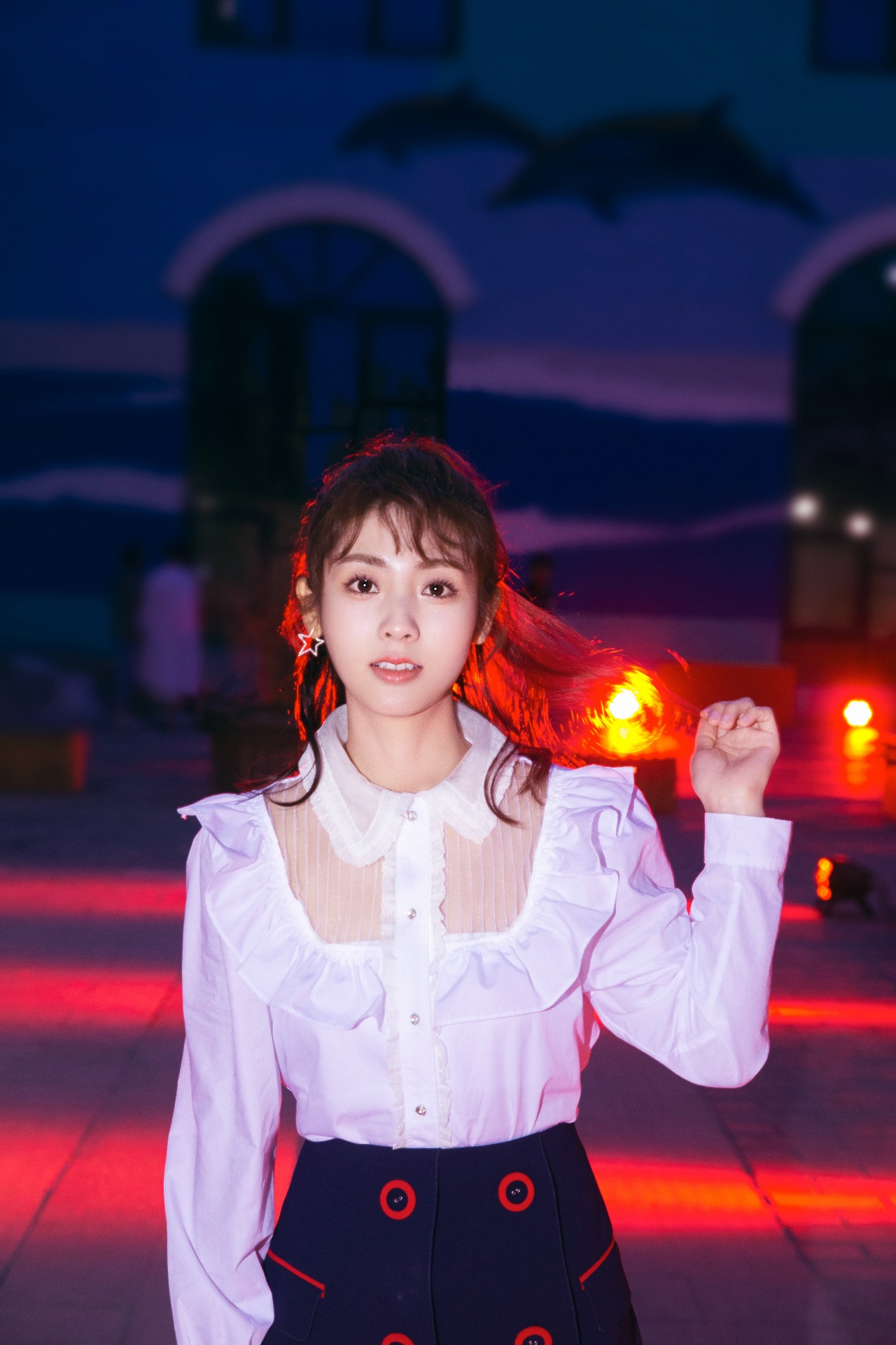 邢菲受邀活动展个性时尚青春灵动化身明媚少女6p